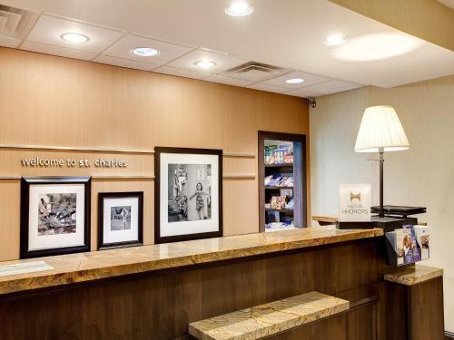 Hampton Inn & Suites Chicago/Saint Charles Bagian luar foto