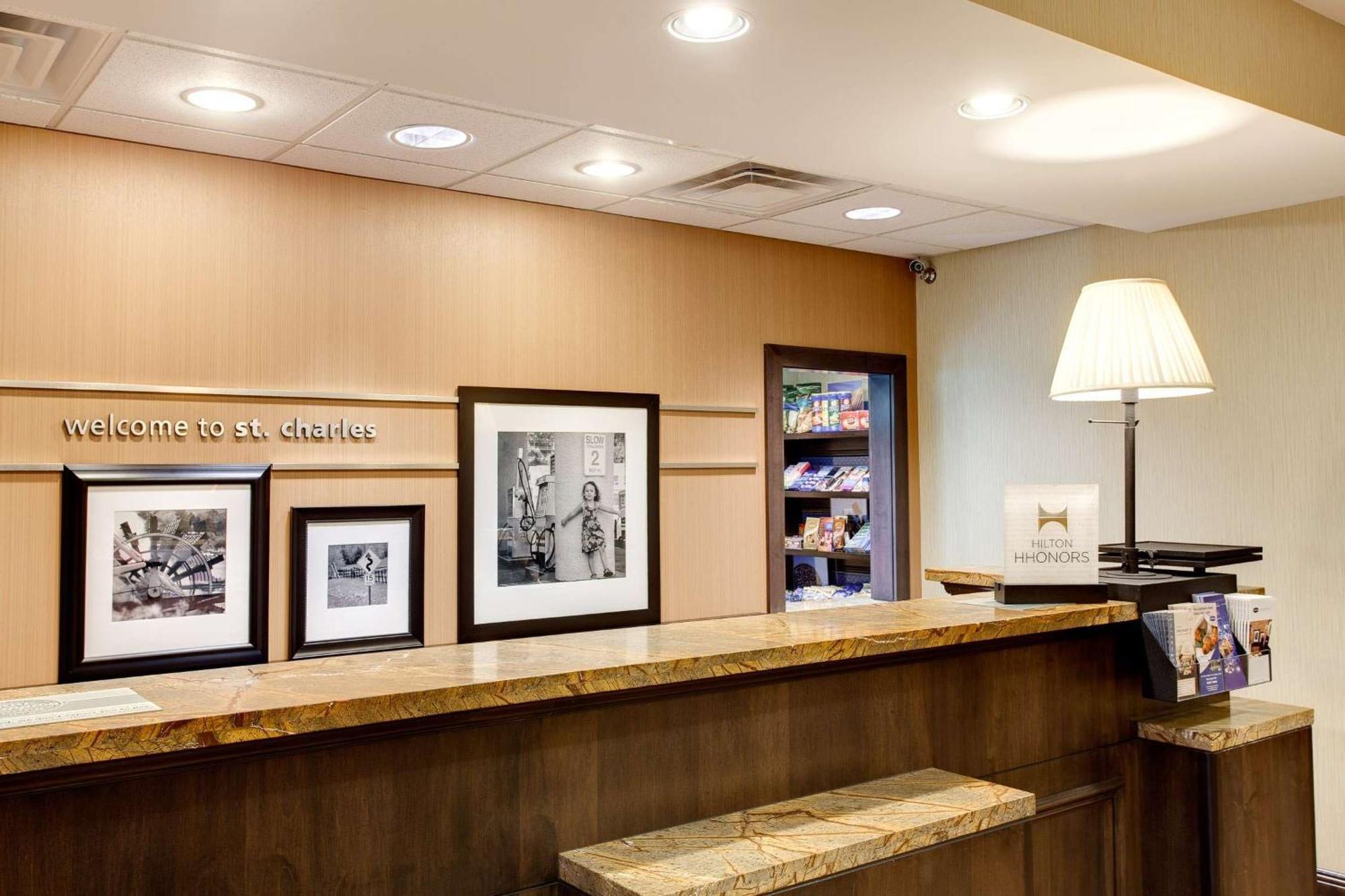 Hampton Inn & Suites Chicago/Saint Charles Bagian luar foto